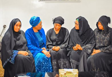 NIGERIA’S FIRST LADY, OTHERS PAY CONDOLENCE VISIT TO FAMILY OF LATE CHIEF OF ARMY STAFF