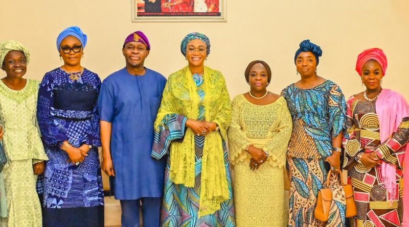 FIRST LADY OLUREMI TINUBU MOURNS LATE AFENIFERE CHIEFTAIN, PA ADEBANJO