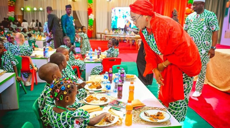 “MR PRESIDENT IS READY TO ENSURE A SAFE SOCIETY” — FIRST LADY OLUREMI TINUBU “MR PRESIDENT IS READY TO ENSURE A SAFE SOCIETY” — FIRST LADY OLUREMI TINUBU