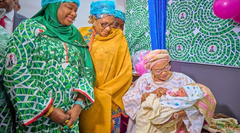 First Lady Oluremi Tinubu Assures 2026 Will Be a Year of Peace and Prosperity as She Welcomes the First Baby of the Year First Lady Oluremi Tinubu Assures 2026 Will Be a Year of Peace and Prosperity as She Welcomes the First Baby of the Year