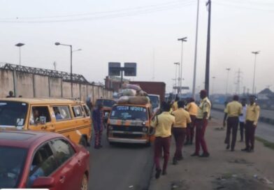 LASTMA IMPOUNDS 27 COMMERCIAL BUSES FOR GRAVE VIOLATIONS OF LOADING REGULATIONS AND PERSISTENT NON-COMPLIANCE WITH ROAD SAFETY STANDARDS ACROSS LAGOS ROAD NETWORK