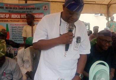 Akinsanya Inaugurates Services, Commissions Ambulance Service at Akesan Health Centre