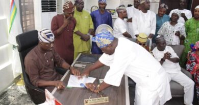 AGBADO OKE -ODO LCDA SWEARS IN BUHARI SULAIMON AS S.L.G., JIMOH JELILI AS CHAIRMAN, REVENUE COMMITTEE