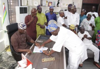 AGBADO OKE -ODO LCDA SWEARS IN BUHARI SULAIMON AS S.L.G., JIMOH JELILI AS CHAIRMAN, REVENUE COMMITTEE
