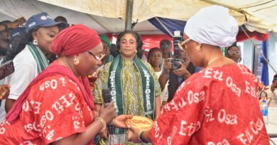 Photo News: Dr. Adeola Alimot Adetoro Presents Empowerment Cheques to Beneficiaries of Eti-Osa Local Govt’s N50 Million Grant Photo News: Dr. Adeola Alimot Adetoro Presents Empowerment Cheques to Beneficiaries of Eti-Osa Local Govt’s N50 Million Grant