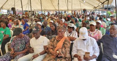 APC Chieftain Coker Empowers 600 Lagos Island Residents with Dangote Refinery Shares APC Chieftain Coker Empowers 600 Lagos Island Residents with Dangote Refinery Shares
