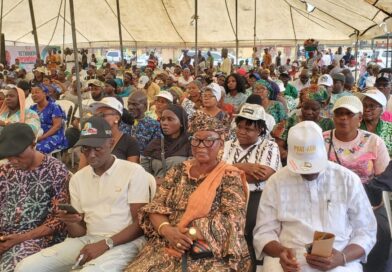 APC Chieftain Coker Empowers 600 Lagos Island Residents with Dangote Refinery Shares APC Chieftain Coker Empowers 600 Lagos Island Residents with Dangote Refinery Shares